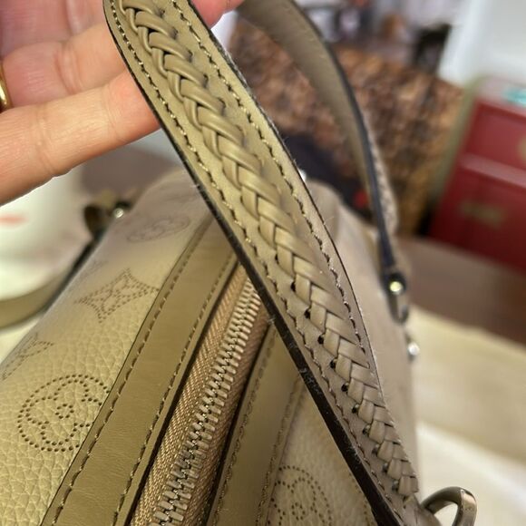 Louis Vuitton NWOT bag with cross body straps silver keys locks dust bag - Picture 11 of 17